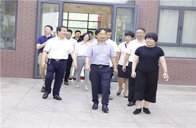 金华市教育局局长楼伟民来到胜天国际学校走访调研