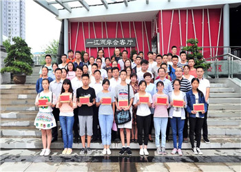 8年，800多名学生，800多个梦想，胜天陕西助学圆你求学梦！