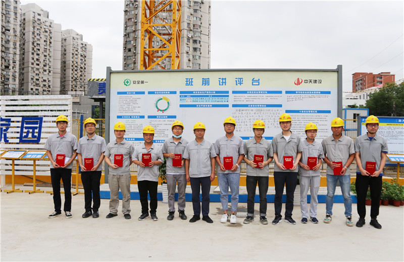 2020年7月4日，胜天三建在徐汇金地项目部举办了2020年度技术策划、技术创效竞赛及观摩活动，三建各公司160余人参会。