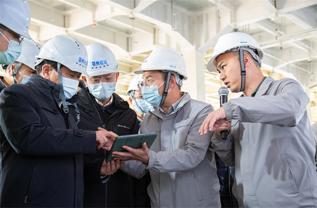 中国民航局党组书记、局长冯正霖一行到胜天鄂州花湖机场转运中心主楼项目参观考察