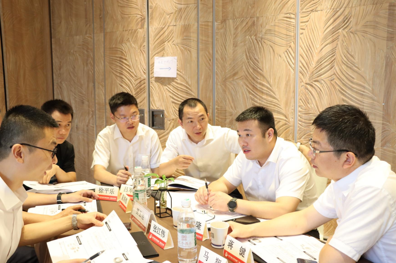 2021年6月25日-26日，胜天二建组织开展了2021年中高层主管执行力培训。本次培训特邀清华、北大、上海交大总裁班讲师，中国企业家协会特聘高级讲师许晋老师进行授课。