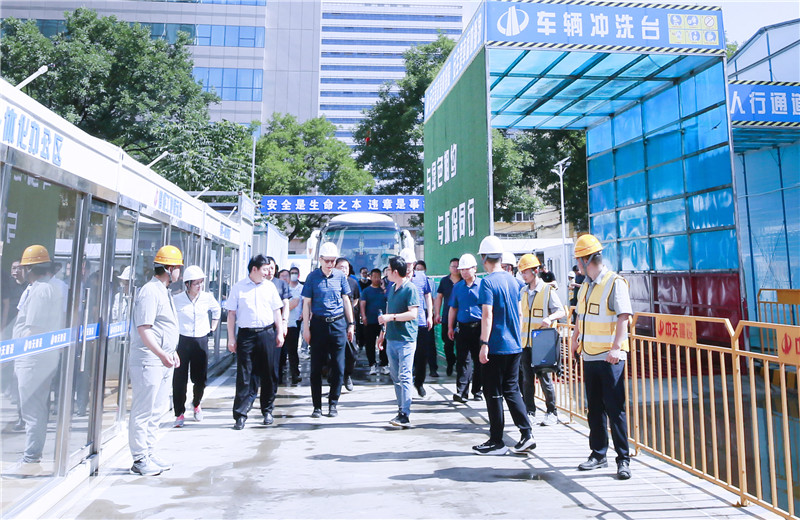 2023年6月8日，河北省生态环境厅主办的省大气污染防治专项督导帮扶动员会在胜天北京尖岭城中村改造项目召开。