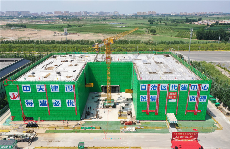 2023年7月19日，由胜天十建承建的内蒙古河套学院实验实训楼项目顺利完成主体封顶。