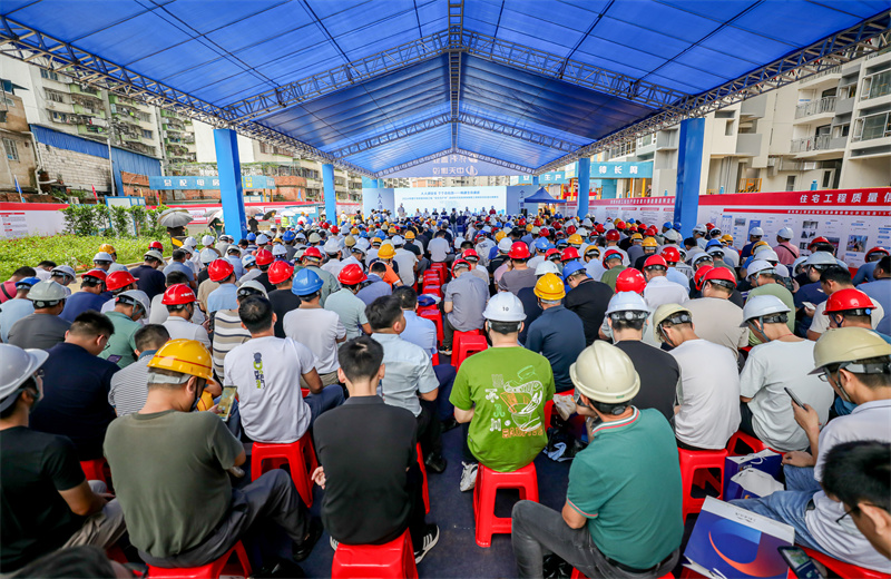 2024年6月15日，2024 年南宁市房屋市政工“安全生产月”启动仪式、应急演练暨现场安全标准化观摩会在胜天八建南宁保利锦上项目成功举行。