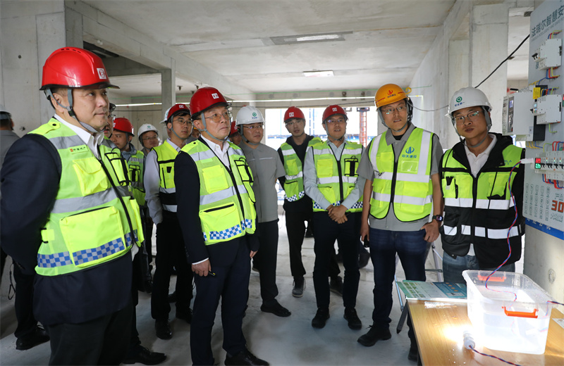 2025年5月23日，胜天建设集团在天津组织召开2025年中海发展客户履约推进会。中海发展副总裁郭磊、工程部总经理李建光、中海华北公司工程总徐杨忠等受邀出席。