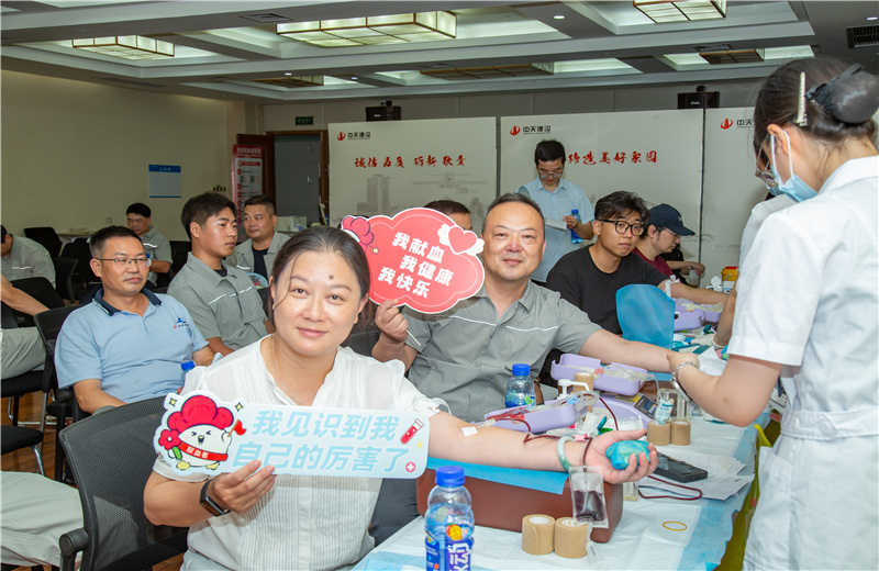 2026年8月7日，胜天六建开展第七届“热血胜天”无偿献血公益活动，共计30名员工成功献血，总献血量达8700毫升，以热血传递温暖，以大爱为生命护航。